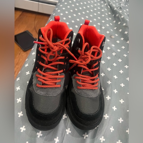 Boots Uggs only one use size 7 - Picture 1 of 2